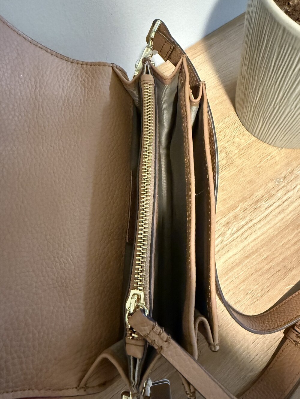 🤎✨ American Leather Co. Pebbled Leather Crossbody Bag – New With Tags ✨🤎 - Picture 4 of 7